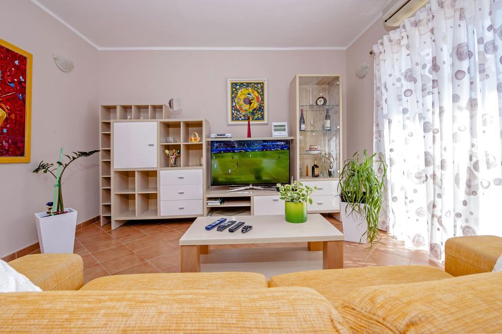 Apartments Karmen Rovinj Buitenkant foto